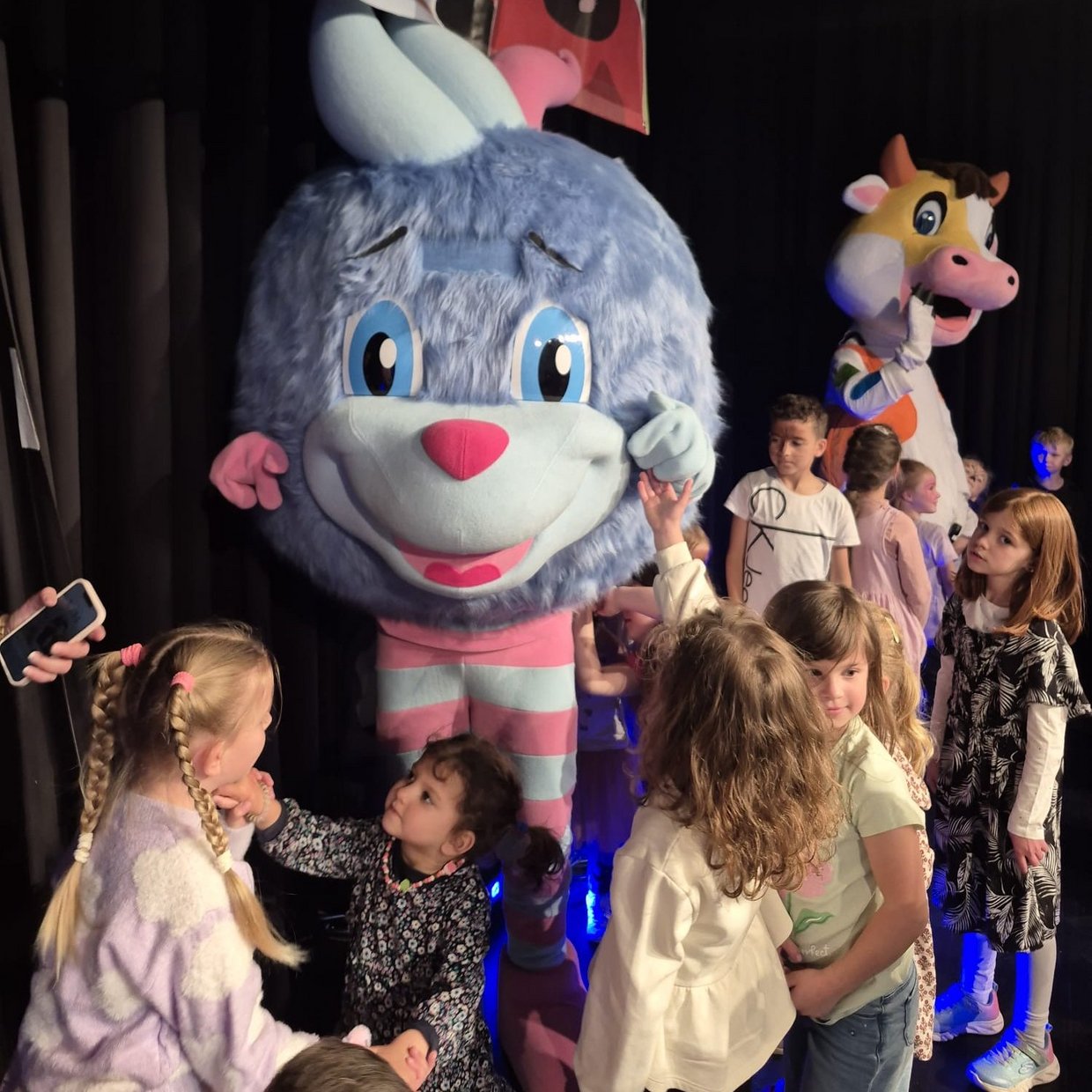 Party Yoga mit Ommschi Ommschi Maskottchen Party