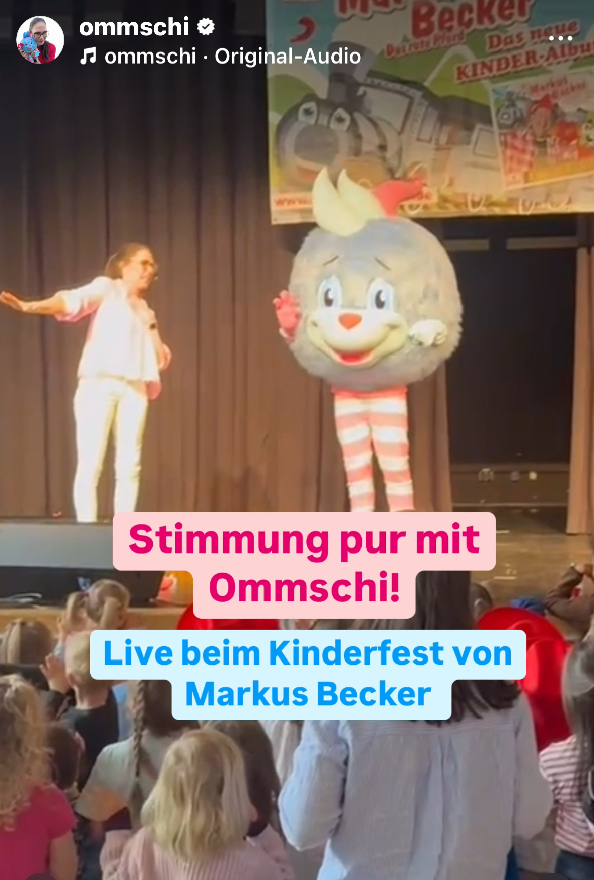 Emotionen Bühne Ommschi Nicole singt Stimmungs-Song mit Ommschi